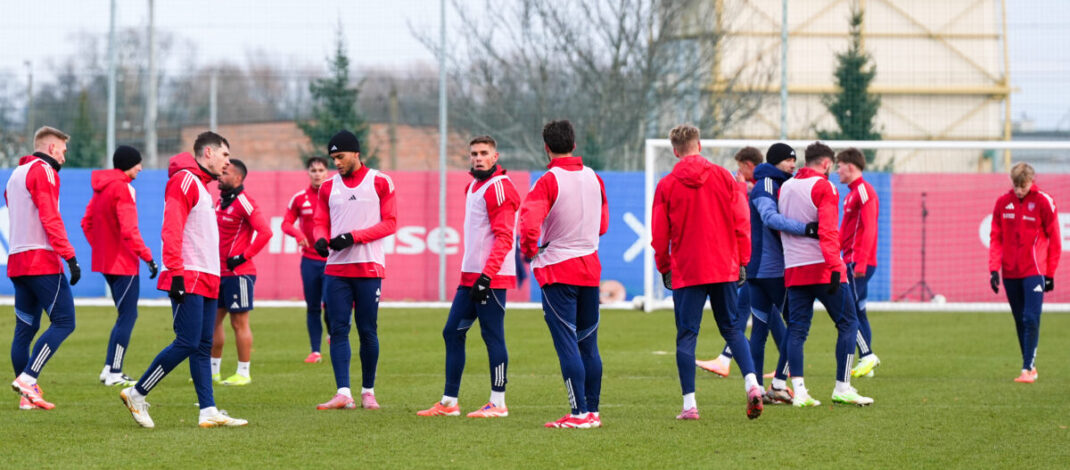 Raków wyleciał do Turcji. Trener Tomczyk zabrał 27 zawodników