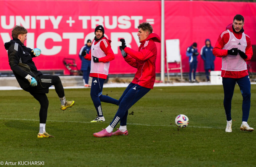 Raków wyleciał do Turcji. Trener Tomczyk zabrał 27 zawodników 11