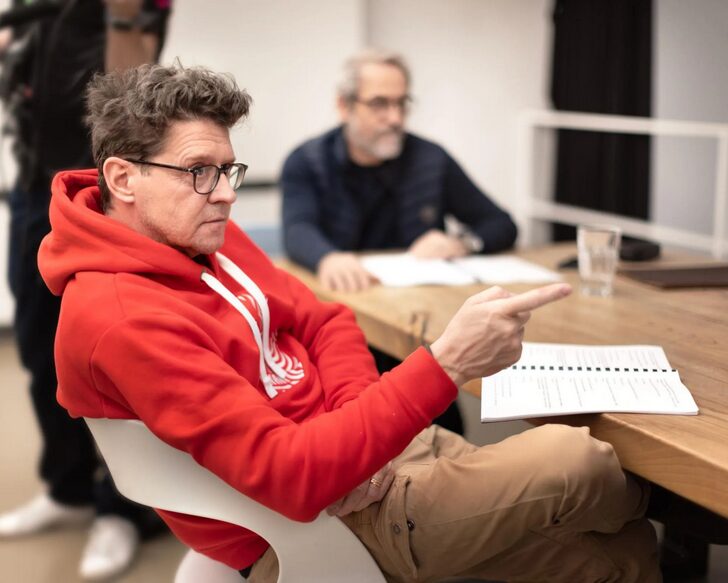 "Prawda" doskonała komedia w reżyserii Wojciecha Malajkata powraca 4 stycznia do Częstochowy. Mamy podwójne zaproszenie [KONKURS] 3