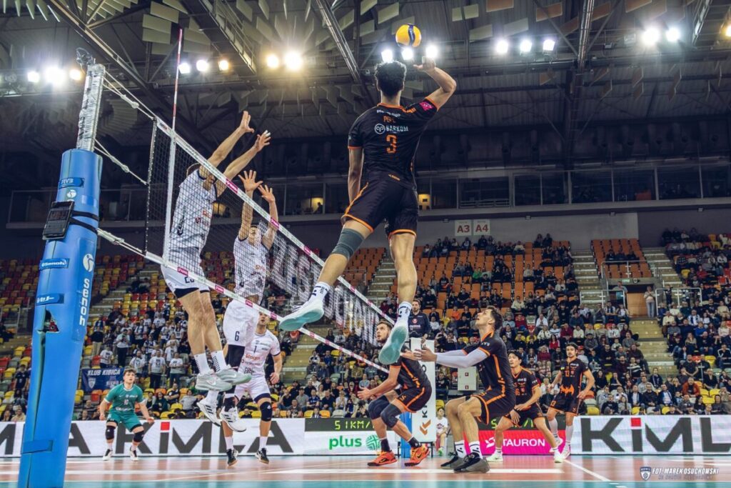 Siatkarze Steam świetnie rozpoczęli nowy rok. Pokonali Barkom i przełamali złą serię... 9