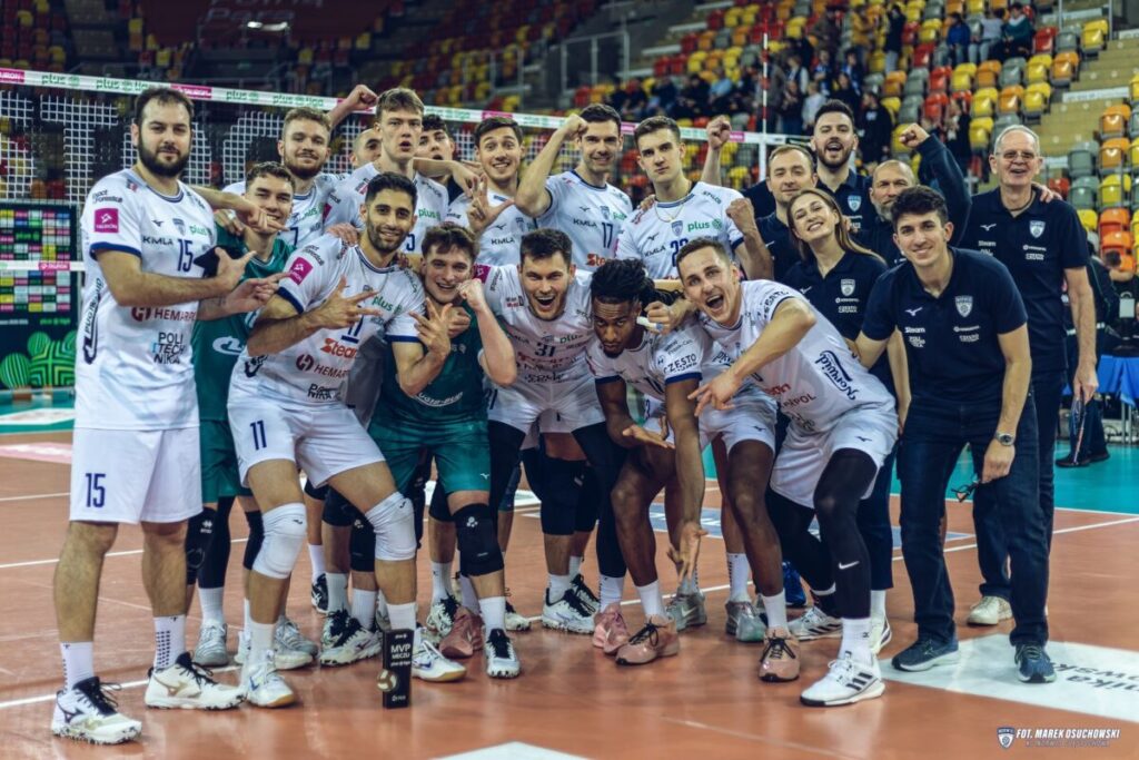 Siatkarze Steam świetnie rozpoczęli nowy rok. Pokonali Barkom i przełamali złą serię... 3