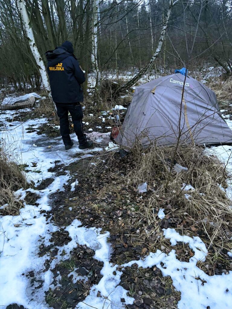 Nadchodzą mroźne noce. Straż Miejska będzie rozwozić osobom bezdomnym gorącą zupę i herbatę 2