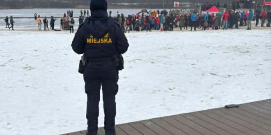 Bezpieczne ferie 2026. Kontrole miejsc przebywania młodzieży i prelekcja w SM ,,Nasza Praca”