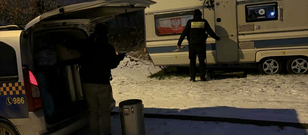 Częstochowska Straż Miejska: W nocy z czwartku na piątek osoby w kryzysie bezdomności otrzymały gorące posiłki. Wydano 16 porcji