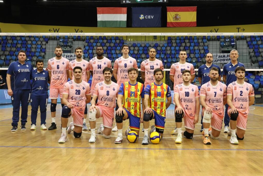 W kadrze Conqueridor Walencja są: Hiszpanie, Argentyńczycy, Brazylijczycy, Włoch, Kubańczyk i siatkarz z Wysp Zielonego Przylądka... 3