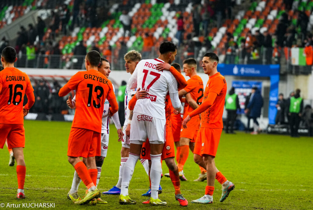 Remis w Lubinie. Raków w 2026 roku nadal bez zwycięstwa: trzy mecze, dwa punkty... 7