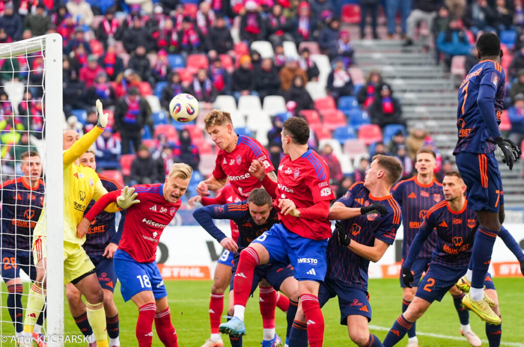 Trener Rakowa Łukasz Tomczyk pochwalił po meczu imiennie: Tudora, Ivi Lopeza, Struskiego i Racovitana 10