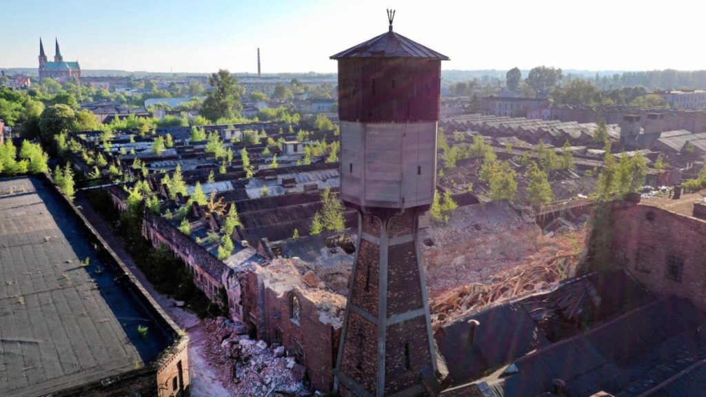 "Przędzalnia przyszłości" czy "Elanex-Arena"? 6