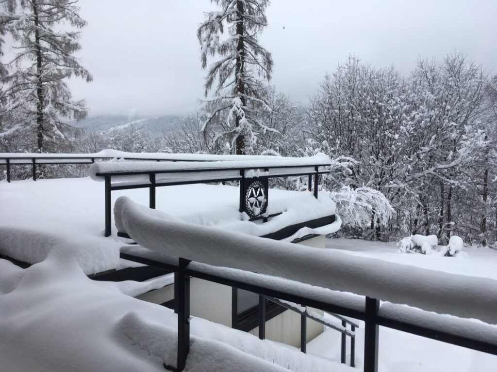 B&B Art House Szymaszkowa 1. Niezwykłe miejsce otulone sztuką i zimowym widokiem na Giewont 3