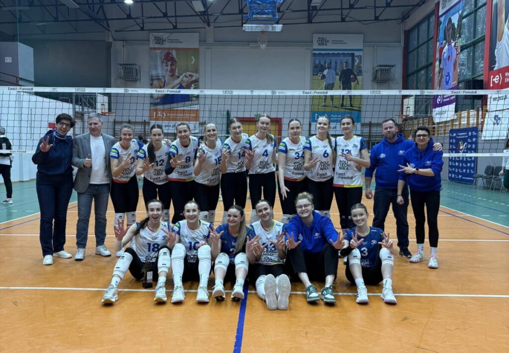 Siatkarki KS Częstochowianka Politechnika pożegnały się z kibicami zwycięstwem w hali Politechnik... 3