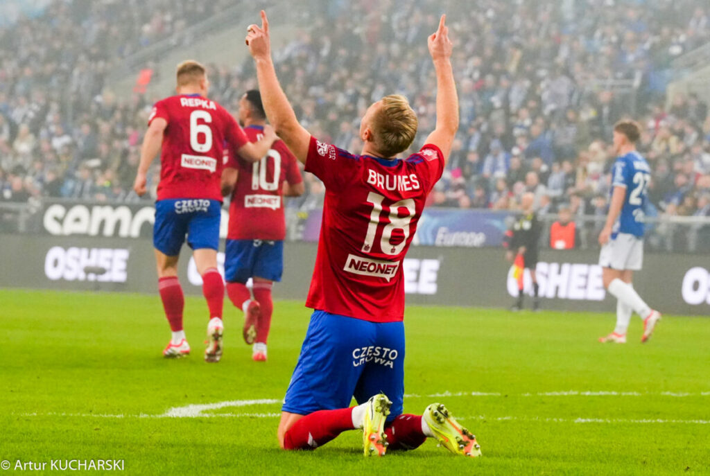 Trener Rakowa Łukasz Tomczyk o meczu z Lechem Poznań 9