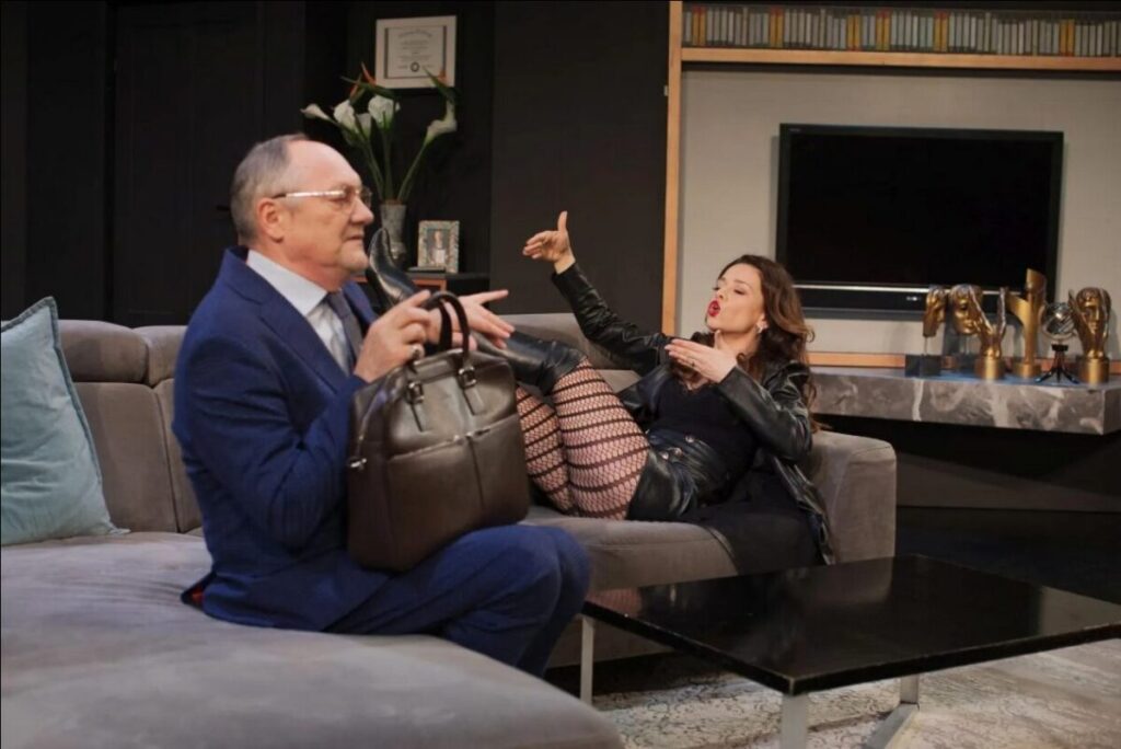 "Na pełnej... światła, kamera, kompromitacja!" w Częstochowie. Mamy podwójne zaproszenie [KONKURS] 4