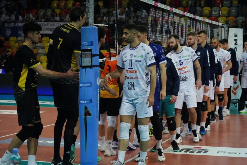 Porażka ze Skrą i spadek z PlusLigi stał się faktem... Teraz mecze bez presji w Gdańsku i Lublinie 9