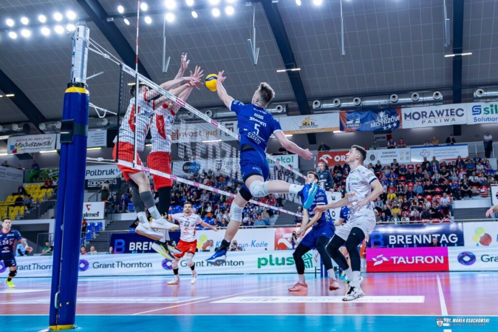 Porażka z Zaksą. Siatkarze Steam są już jedną nogą w 1 lidze... 3