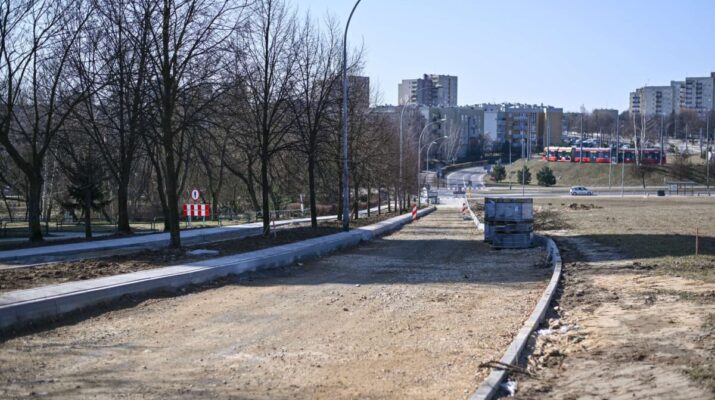 Aleja Wyzwolenia na Północy Częstochowy wchodzi w nową erę – rowerzyści i piesi wreszcie odetchną. 1