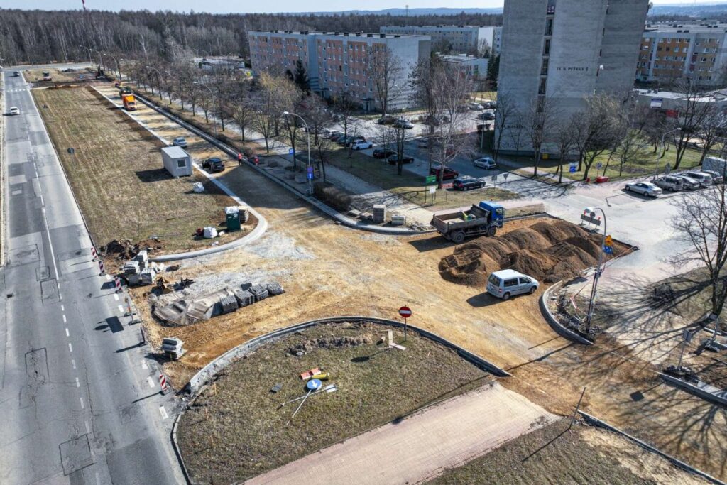 Aleja Wyzwolenia na Północy Częstochowy wchodzi w nową erę – rowerzyści i piesi wreszcie odetchną. 8