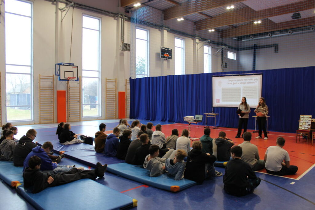 Projekt społeczny „Nastolatek w świecie”. 4