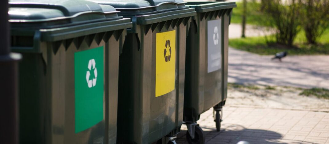 Ekologiczne ABC. Czego nie wrzucać do śmietnika? Oto lista rzeczy, które nie powinny tam trafić