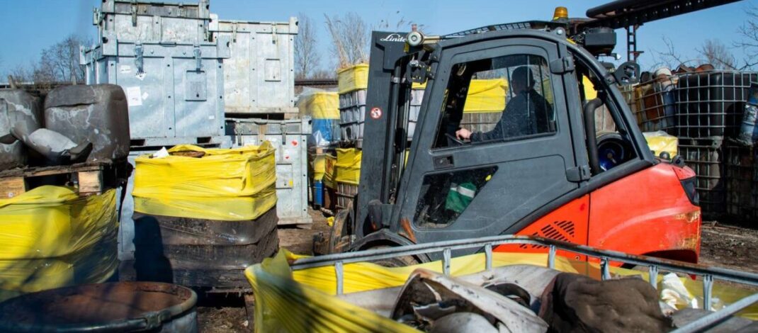 Ekologiczne ABC. Niebezpieczne odpady znikają z ulicy Koksowej