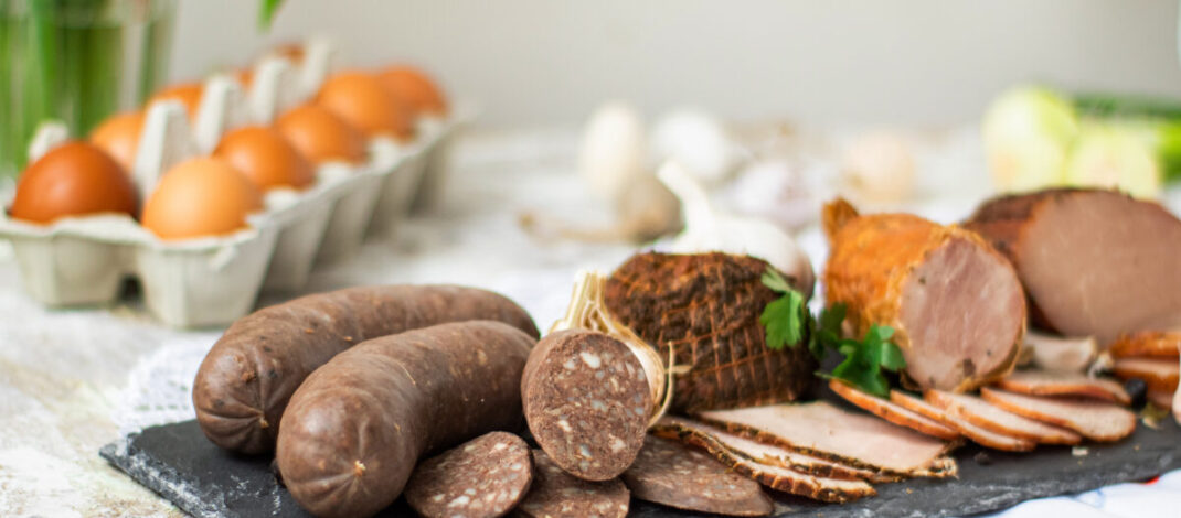 Smaki Wielkanocy. Tradycyjne potrawy na świątecznym stole i w koszyku święconki