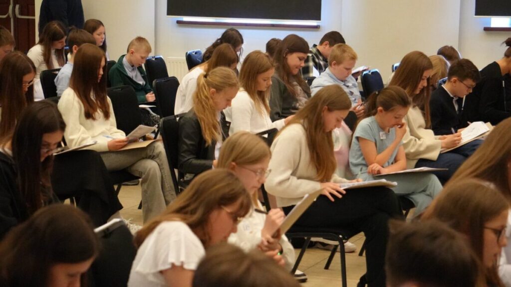 Literackie podróże z Jarosławem Kretem – 17. edycja konkursu „Kto czyta, nie błądzi" w Żarkach. 7