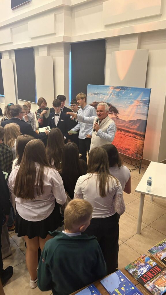 Literackie podróże z Jarosławem Kretem – 17. edycja konkursu „Kto czyta, nie błądzi" w Żarkach. 2