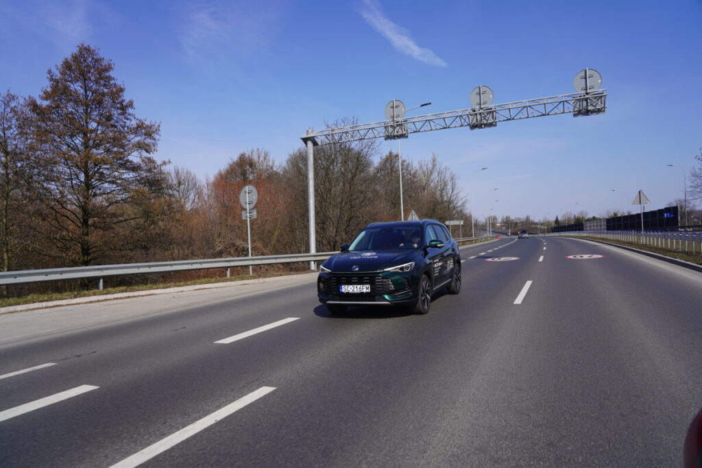 Europejskie korzenie zobowiązują. Test MG ZS Hybrid+ 37