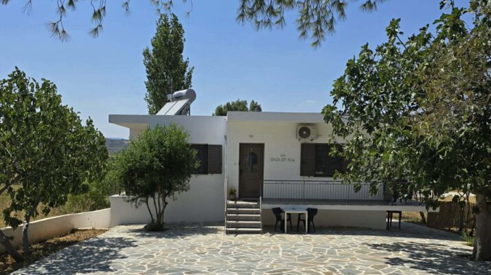 Pomysł na najbliższe wakacje na wyspie Evia i stabilną lokatę kapitału? Dom z dwoma niezależnymi apartamentami czeka na nowych właścicieli 8