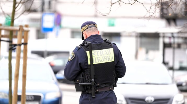 Strażnicy miejscy ujawnili przy mężczyźnie narkotyki 9