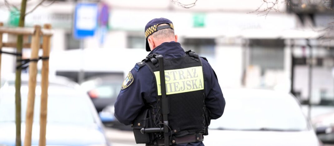 Zdewastował dwie wiaty przystankowe. Wandala ujęli częstochowscy strażnicy miejscy