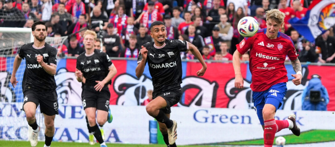 Raków wysoko pokonał Cracovię, ale czołówka też wygrywała…