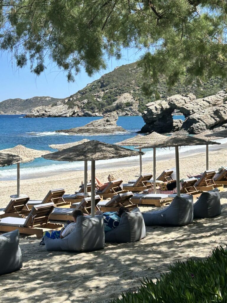 Pomysł na najbliższe wakacje na wyspie Evia i stabilną lokatę kapitału? Dom z dwoma niezależnymi apartamentami czeka na nowych właścicieli 2