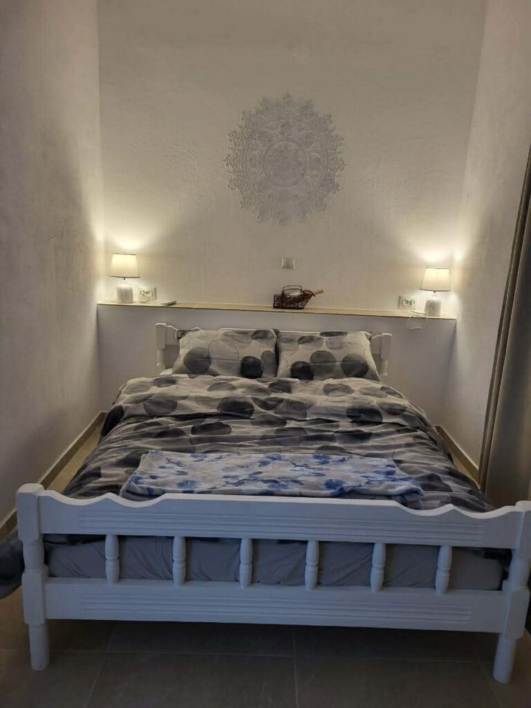 Pomysł na najbliższe wakacje na wyspie Evia i stabilną lokatę kapitału? Dom z dwoma niezależnymi apartamentami czeka na nowych właścicieli 9