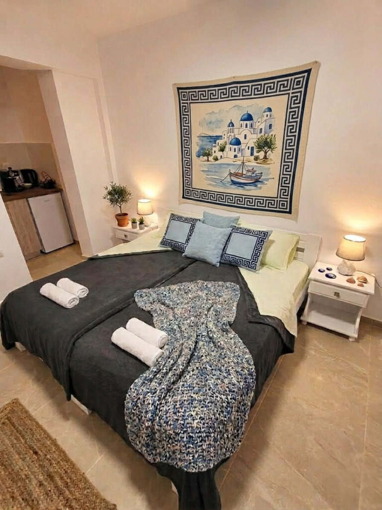 Pomysł na najbliższe wakacje na wyspie Evia i stabilną lokatę kapitału? Dom z dwoma niezależnymi apartamentami czeka na nowych właścicieli 10