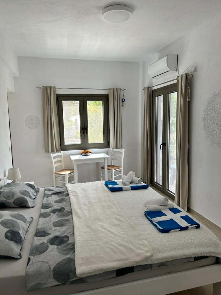 Pomysł na najbliższe wakacje na wyspie Evia i stabilną lokatę kapitału? Dom z dwoma niezależnymi apartamentami czeka na nowych właścicieli 7