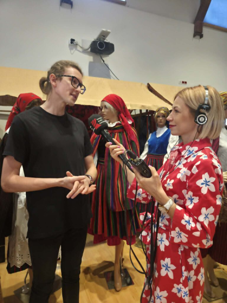 Wystawa, jakiej nie było! „Ludowe barwy, miejskie fasony” w Starym Młynie. 4