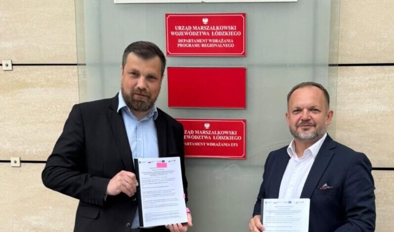 Milionowe dotacje dla powiatu wieluńskiego. Ponad 2,4 mln zł z Funduszy Europejskich na bezpieczeństwo i turystykę