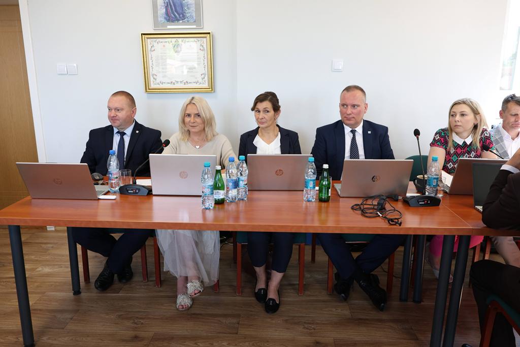 Jednogłośne wotum zaufania i absolutorium dla Burmistrza Miasta i Gminy Żarki Adama Zamory. 1