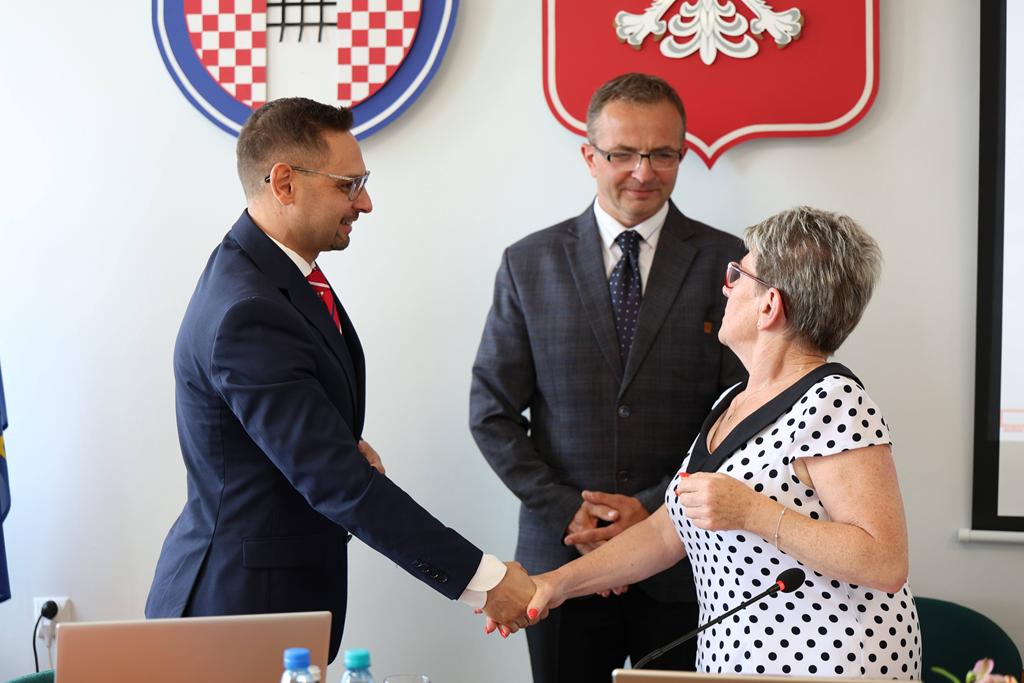 Jednogłośne wotum zaufania i absolutorium dla Burmistrza Miasta i Gminy Żarki Adama Zamory. 6