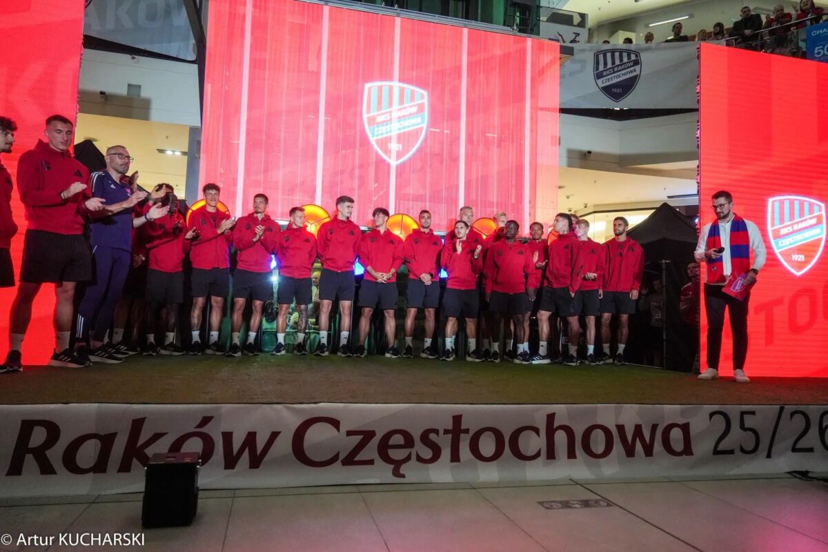 Raków zaprezentuje drużynę w Galerii Jurajskiej. Będą autografy, konkursy i spotkanie z piłkarzami  