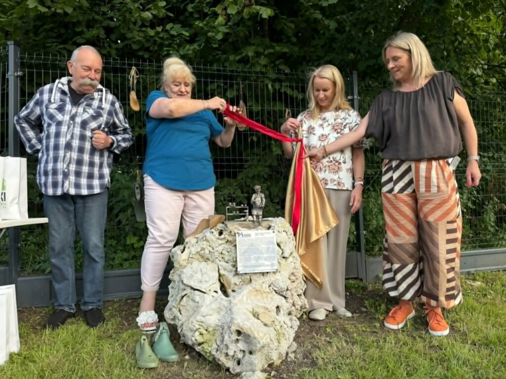 Kolejna rzeźba na Szlaku Tradycji odsłonięta. Żarki upamiętniły szewca Franciszka Królika 3