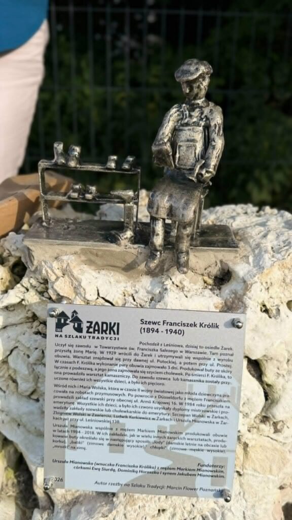 Kolejna rzeźba na Szlaku Tradycji odsłonięta. Żarki upamiętniły szewca Franciszka Królika 2