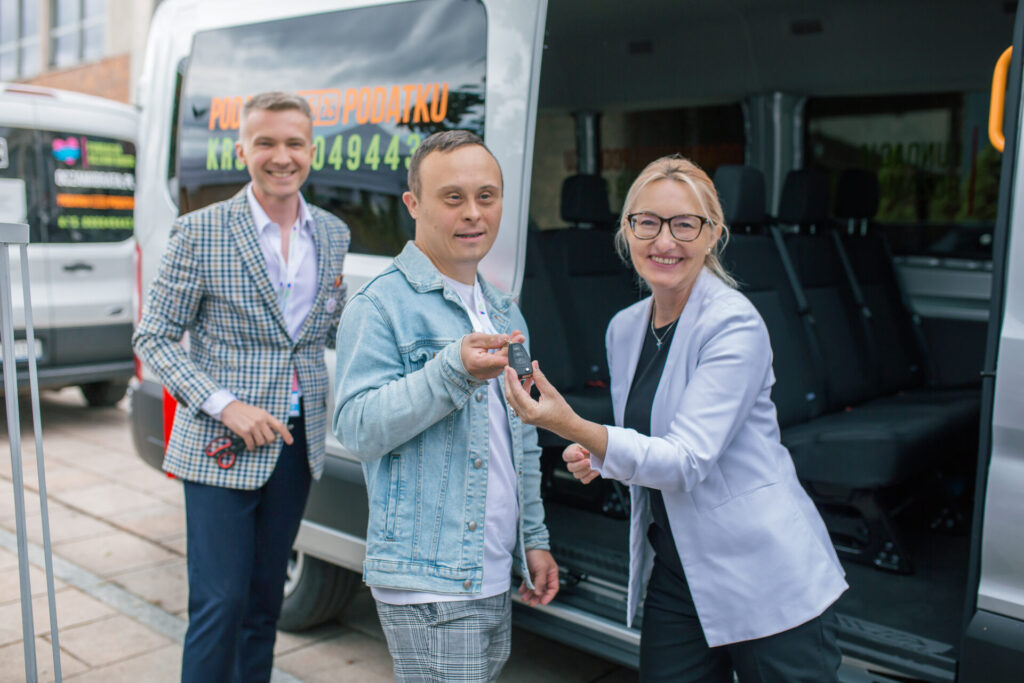 Nowy bus dla Fundacji Oczami Brata! 2