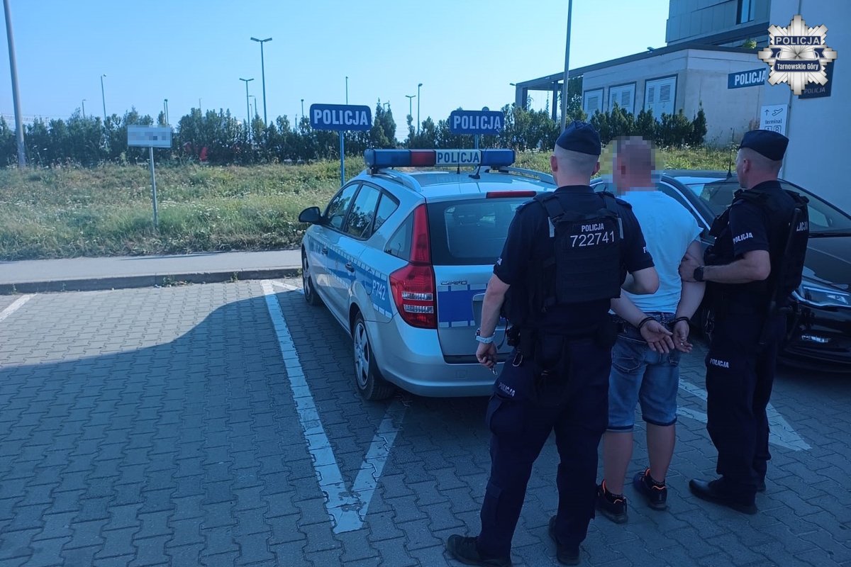Nielegalnie latał dronem w pobliżu lotniska w Pyrzowicach. Interweniowała policja 7
