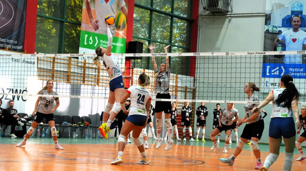 Częstochowa vs Pajęczno. Pojedynek niepokonanych siatkarek! 5