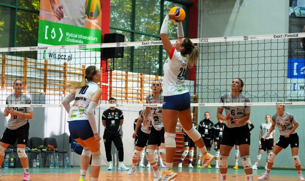 Częstochowa vs Pajęczno. Pojedynek niepokonanych siatkarek! 6