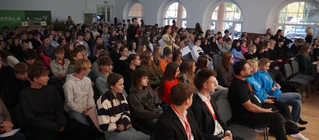 Ekologiczne ABC. Konferencja „Zielona Transformacja” – międzypokoleniowe spotkanie w Sienkiewiczu [wideo]