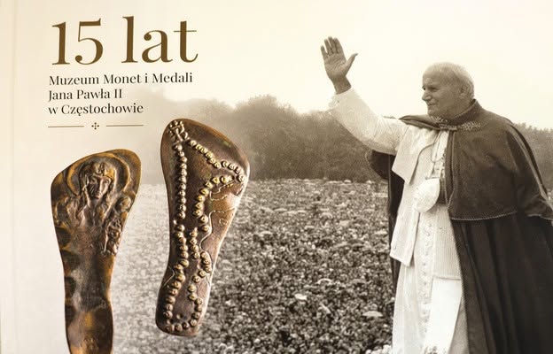 Niezwykły album na 15-lecie Muzeum Monet i Medali Jana Pawła II w Częstochowie