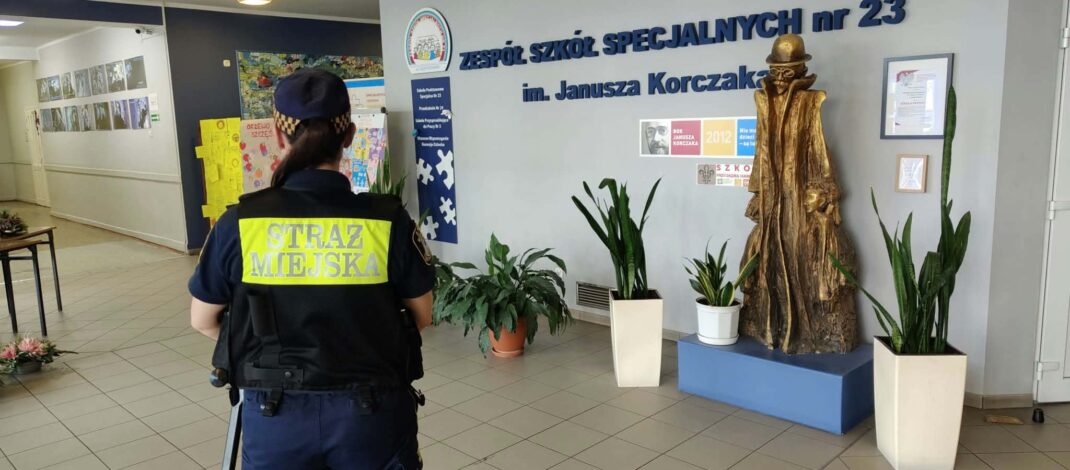 Służby apelują o spokój