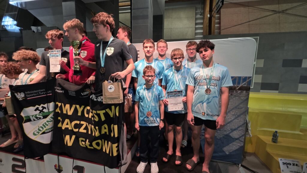10 medali dla zawodników UKS Delfinek na pływackich mistrzostwach 9
